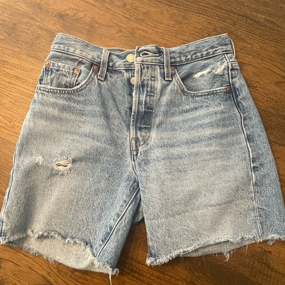 Levi's 501 Shorts in Size 25